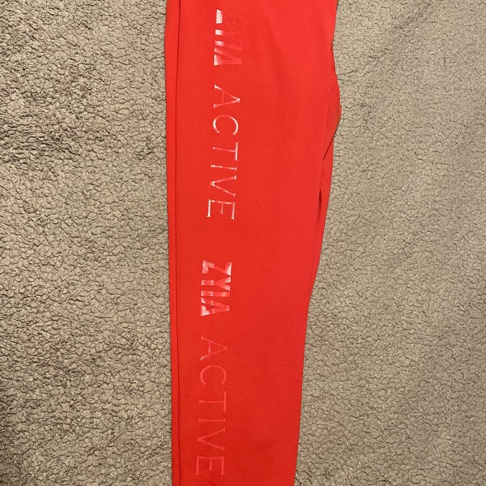 Zyia leggings